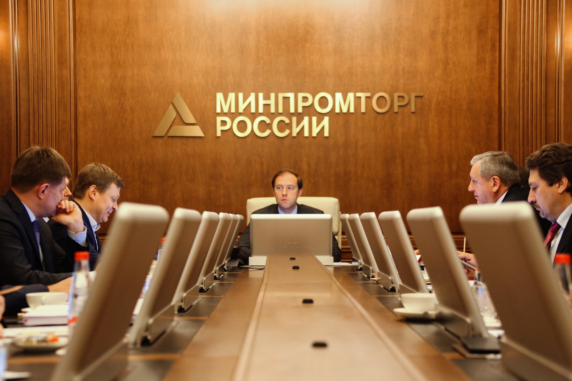 Правительство расширило перечень промышленной продукции с ограничениями допуска иностранных товаров по Постановлению № 1875